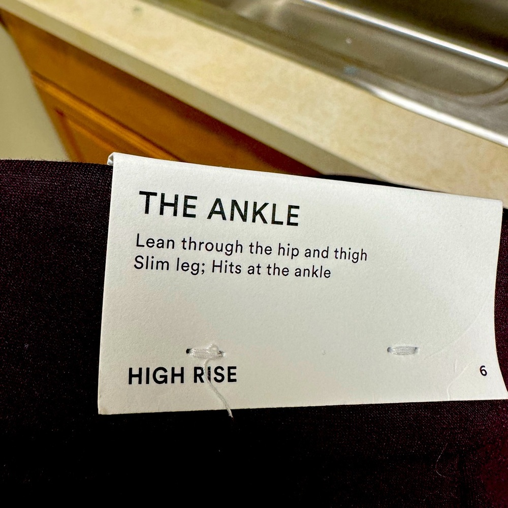 Skinny ankle maroon pants